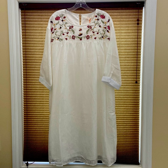 🆕 White midi embroidered dress in size M - Picture 1 of 4